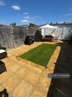1 bedroom in a house share to rent, Hartland Drive, Ruislip, HA4