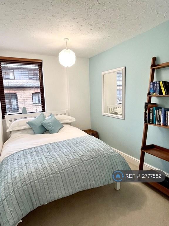 Spare Bedroom/Office