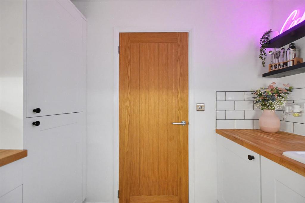 Kitchen 2.jpeg