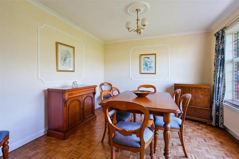 4 bedroom detached house for sale, Pine Hill, Epsom