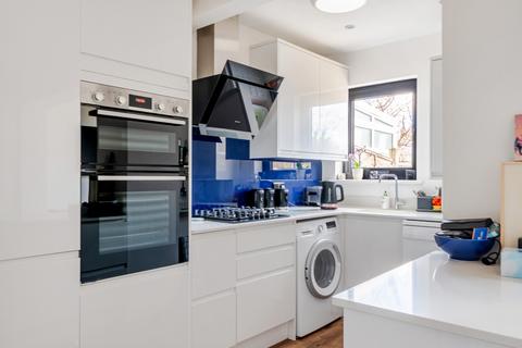 3 bedroom terraced house for sale, Kingshill Avenue, Worcester Park KT4