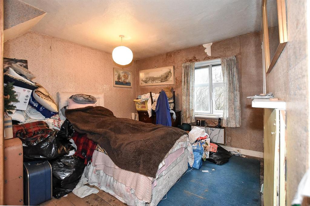 Bedroom 1.jpg