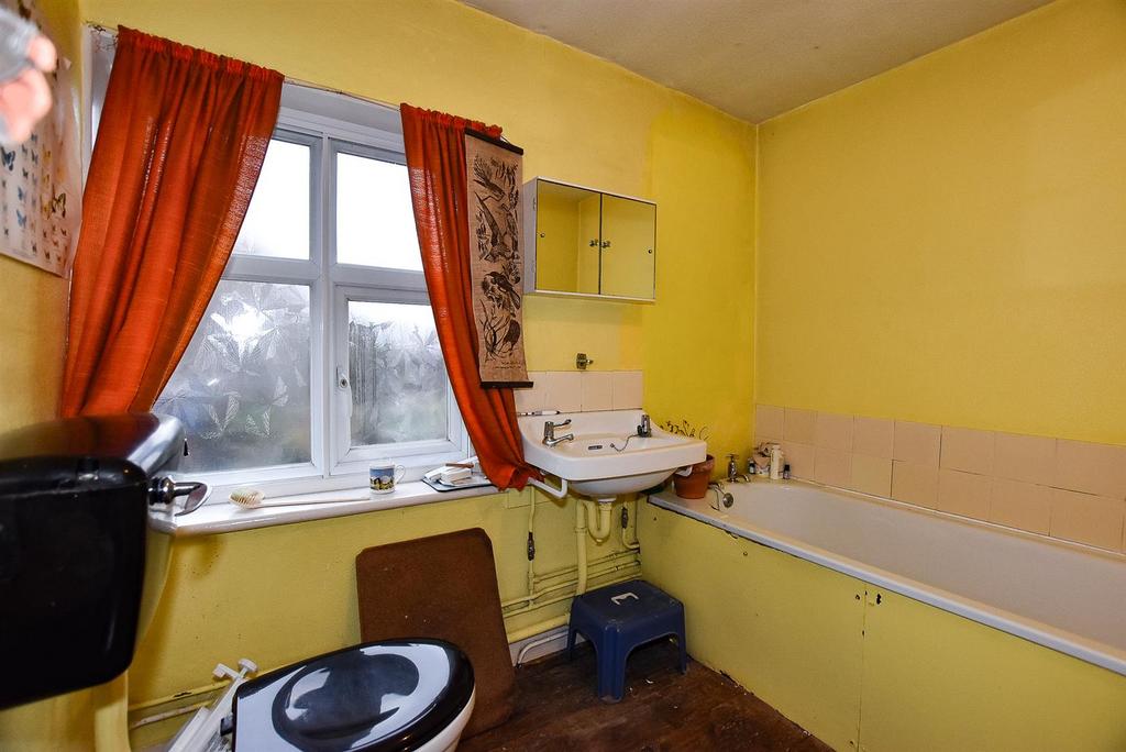 Bathroom.jpg