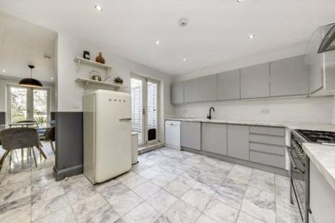 undefined, Lausanne Road, London, SE15