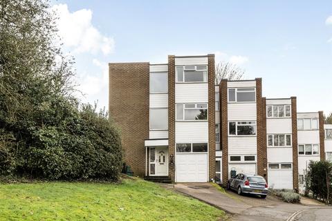 4 bedroom end of terrace house for sale, Barrow Hill Close, Surrey KT4