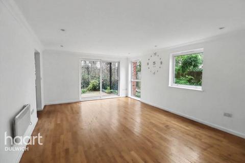 2 bedroom flat for sale, Highwood Close, London