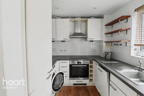 2 bedroom flat for sale, Highwood Close, London