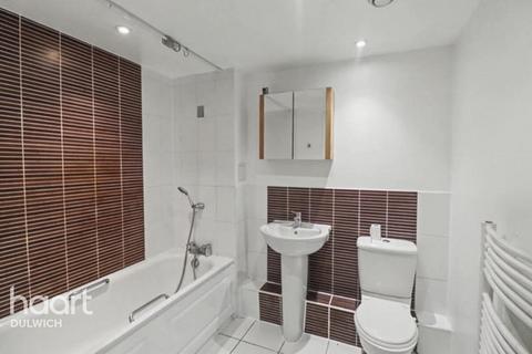 2 bedroom flat for sale, Highwood Close, London