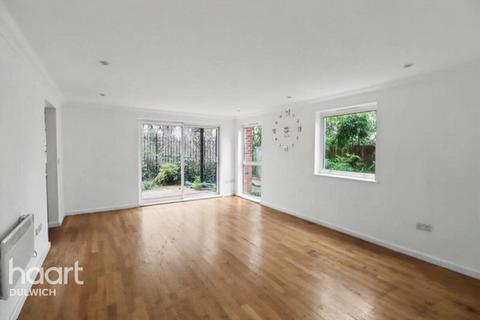 2 bedroom flat for sale, Highwood Close, London