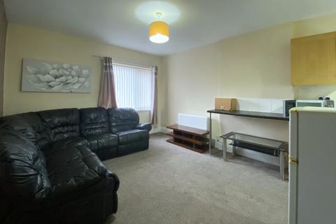 1 bedroom flat to rent, Halesowen Road, Netherton DY2