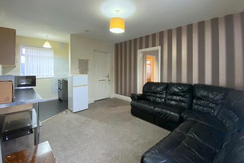 1 bedroom flat to rent, Halesowen Road, Netherton DY2