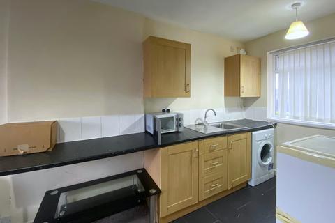 1 bedroom flat to rent, Halesowen Road, Netherton DY2
