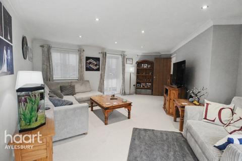 3 bedroom semi-detached house for sale, Greensleeves Drive, Aylesbury