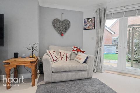 3 bedroom semi-detached house for sale, Greensleeves Drive, Aylesbury