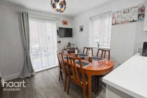 3 bedroom semi-detached house for sale, Greensleeves Drive, Aylesbury
