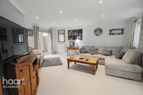 3 bedroom semi-detached house for sale, Greensleeves Drive, Aylesbury