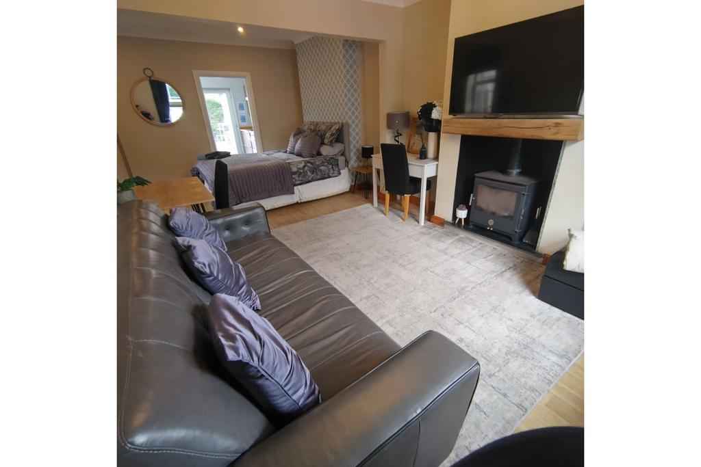 Lounge/Dining Room