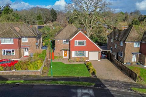 Gatesmead, Haywards Heath, RH16