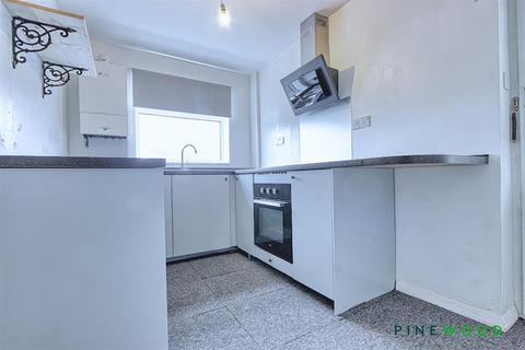 3 bedroom detached house to rent, Meadow View, Chesterfield S42