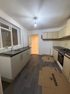 4 bedroom terraced house to rent, Station Parade, Barking IG11