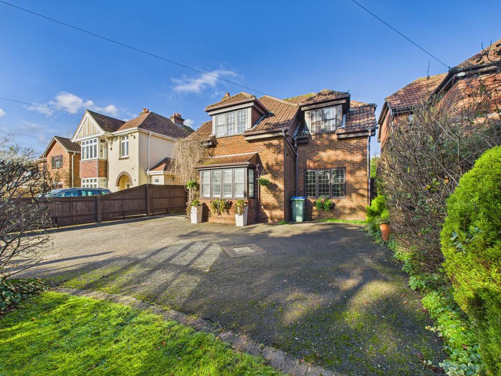 4 Bedroom Detached Home For Sale