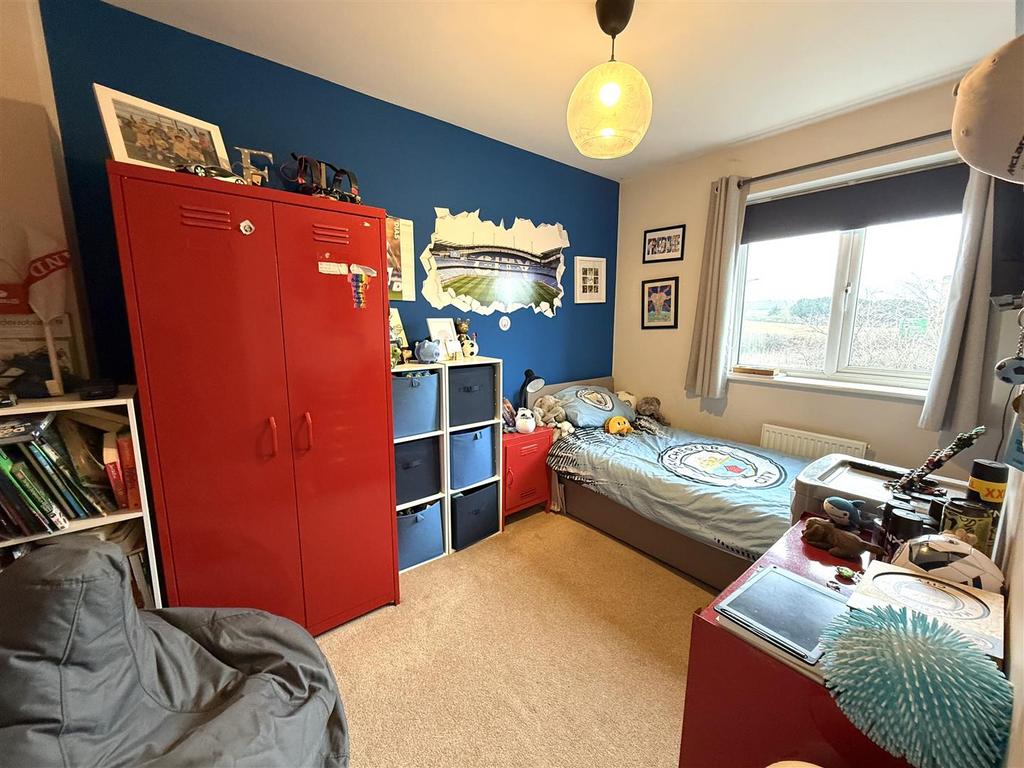 81 levt bed 4.jpeg