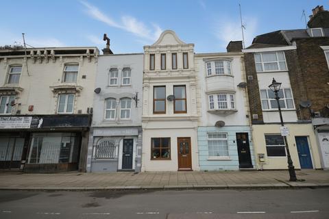 Snargate Street, Dover CT17