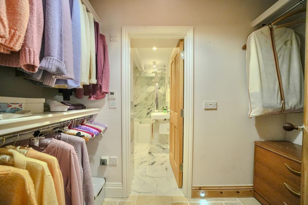Dressing Room/Walk-In Wardrobe