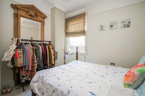 2 bedroom flat to rent, Ormiston Grove, Shepherd'S Bush, London, W12