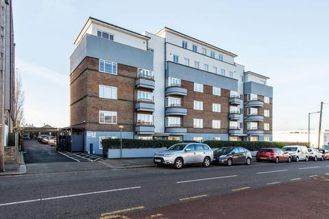 Flat to rent, Delta Court, Coles Green Road