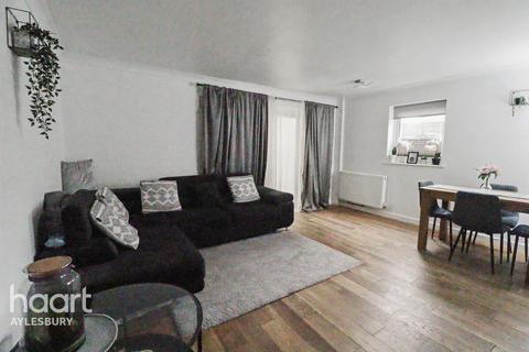3 bedroom end of terrace house for sale, Haines Close, Aylesbury