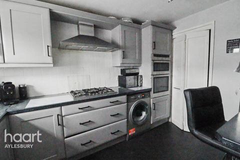 3 bedroom end of terrace house for sale, Haines Close, Aylesbury