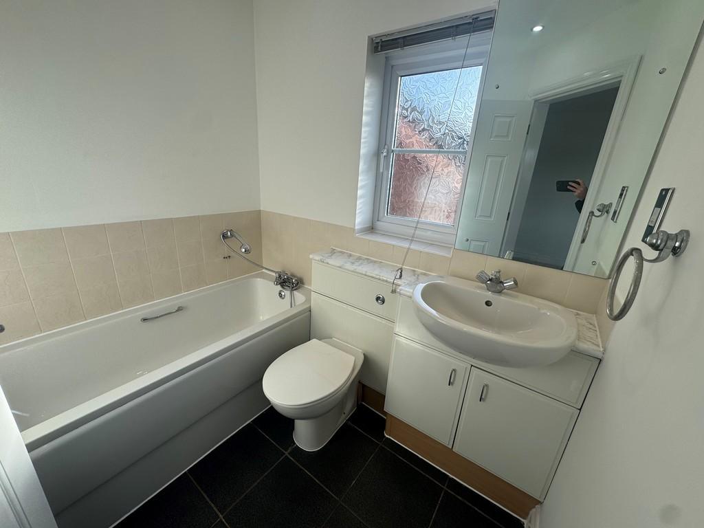 Bathroom 2 elton