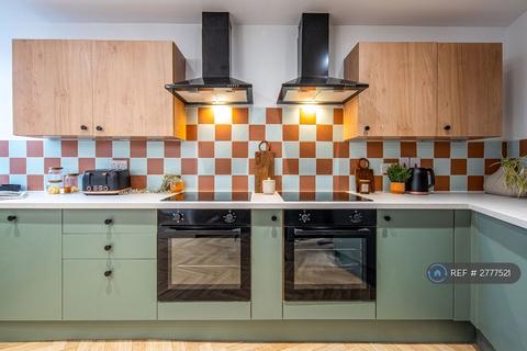 1 bedroom in a house share to rent, Andrew Street, Bury, BL9