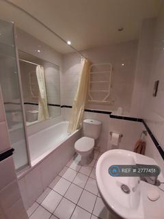 2 bedroom flat to rent, Lyon Road, Harrow, HA1