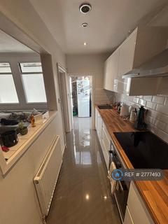 2 bedroom flat to rent, Peckham, London, SE15
