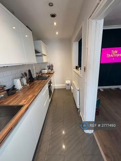 2 bedroom flat to rent, Peckham, London, SE15