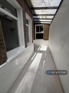 2 bedroom flat to rent, Peckham, London, SE15