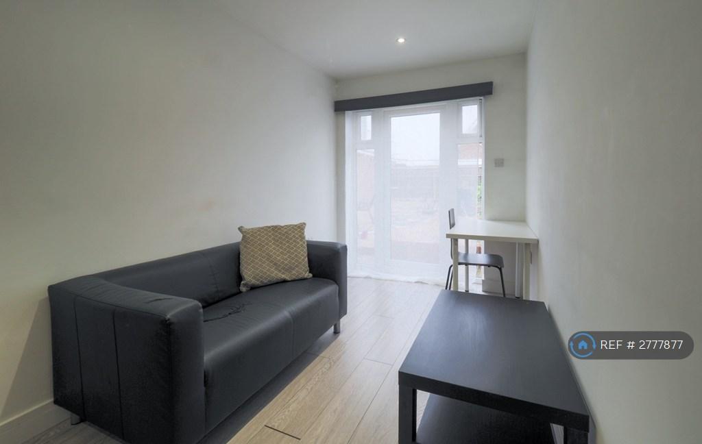 Bedroom - Lounge Area