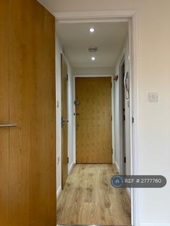 Studio to rent, Silver Street, Enfield, EN1