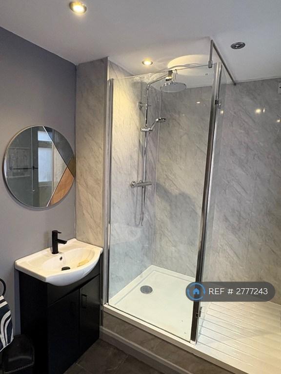 Shower Room Newly Fitted Sinks/Shower