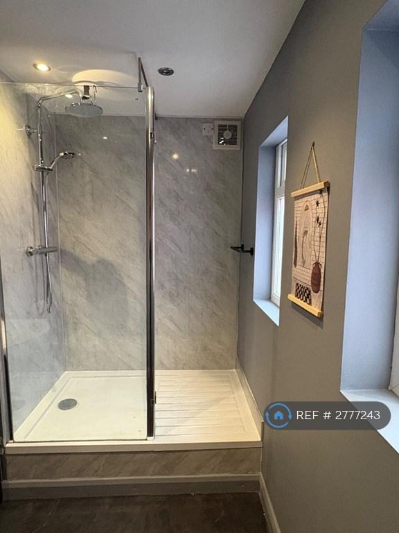 Shower Room Newly Fitted Sinks/Shower