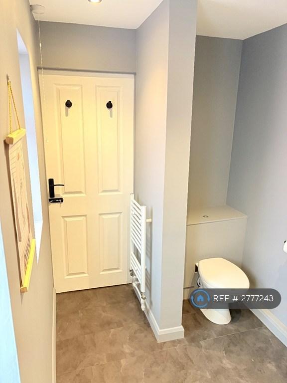 Shower Room Newly Fitted Sinks/Shower
