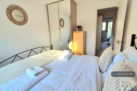 2 bedroom maisonette to rent, Undine Road, London, E14