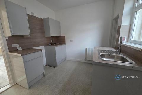 2 bedroom end of terrace house to rent, Wynburg Street, Hull, HU9