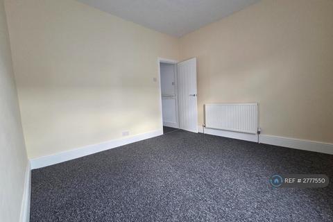 2 bedroom end of terrace house to rent, Wynburg Street, Hull, HU9