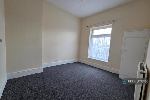 2 bedroom end of terrace house to rent, Wynburg Street, Hull, HU9
