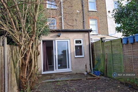 1 bedroom flat to rent, Coronation Road, Chatham, ME5
