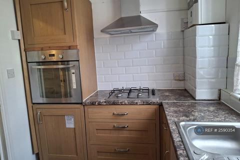 1 bedroom flat to rent, Coronation Road, Chatham, ME5