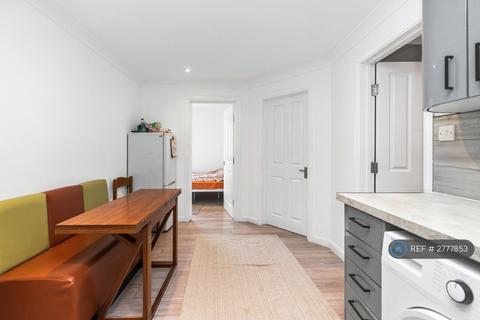 2 bedroom flat to rent, West Street, Brighton, BN1